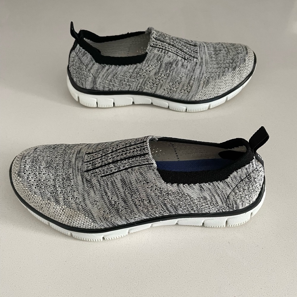Skechers Memory Foam Sneakers 🖤